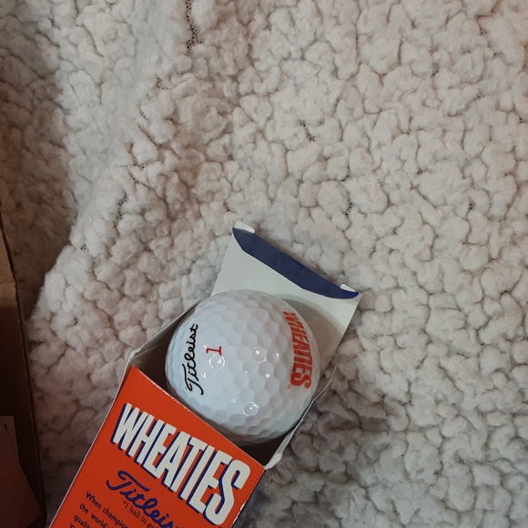 Tiger Woods Wheaties promotion golf balls - Picture 3 of 5